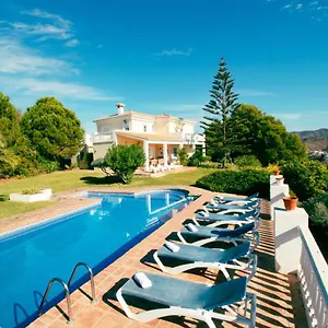 https://gran-villa-con-vistas-al-mar-y-piscina-privada.es-andalucia.com